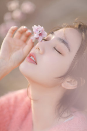关婷娜水上度假服饰风格